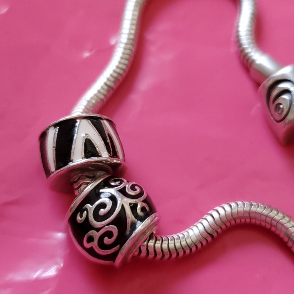 Halia 7" bracelet with 2 beads
